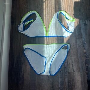never worn L bottom XL top